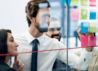 Agile Transformation durch Scrum Training: Eine Fallstudie